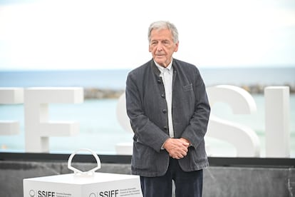 Costa-Gavras posa ante los fotógrafos en la presentación el miércoles al mediodía de ‘El último suspiro’ .