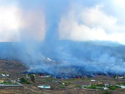 Smoke rises from cooling lava near Los Llanos de Aridane, on the Canary Island of La Palma on September 20, 2021. - A surge of lava destroyed around 100 homes on Spain's Canary Islands a day after a volcano erupted, forcing 5,000 people to leave the area. The Cumbre Vieja erupted on Sunday, sending vast plumes of thick black smoke into the sky and belching molten lava that oozed down the mountainside on the island of La Palma. (Photo by JOSE MARIA MONTESDEOCA / AFP)