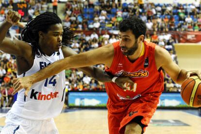 Mumbrú y Gelabale, durante el partido