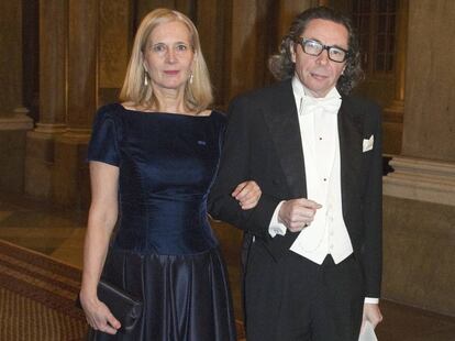 Jean Claude Arnault, el fotógrafo acusado en Suecia de abusos sexuales, junto a su esposa, Katarina Frostenson, de la Academia que concede los premios Nobel de Literatura.