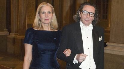 Jean Claude Arnault, el fotógrafo acusado en Suecia de abusos sexuales, junto a su esposa, Katarina Frostenson, miembro de la Academia que concede los premios Nobel de Literatura.