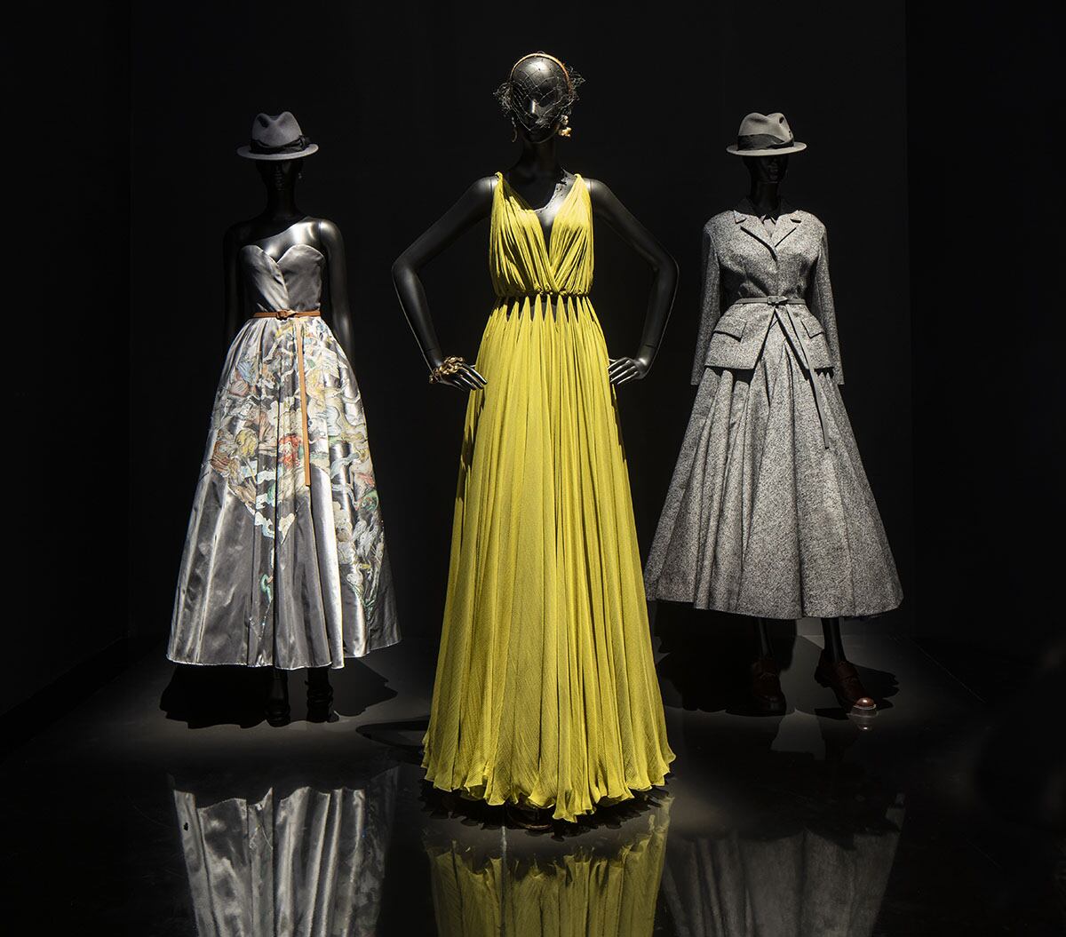 Vestidos expuestos en la muestra de ‘Christian Dior: Designer of Dreams’.