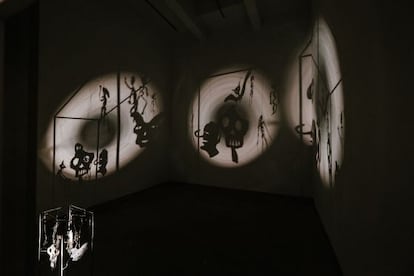 Una de las salas de la exposición 'Dopo', de Christian Boltanski.