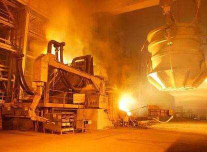 Alto horno de las instalaciones de la Acería Compacta de Bizkaia (ACB) en Sestao.