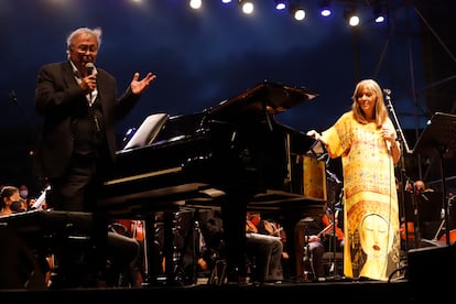 Imagen del concierto de la Mercè con José María Vitier y Maria del Mar Bonet.