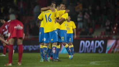 Las Palmas celebra el triunfo ante el Girona.