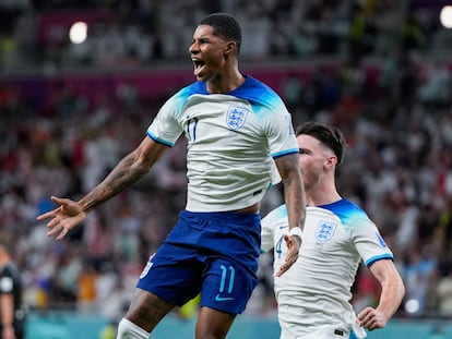 El delantero inglés Marcus Rashford celebra su primer gol a Gales.