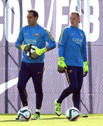 Bravo i Ter Stegen, en un entrenament del FC Barcelona.