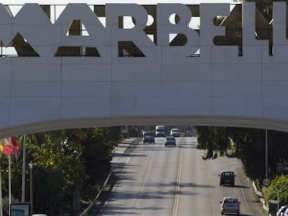 Arco en una de las entradas a Marbella.