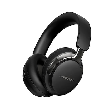 Auriculares para viajar sobre fondo blanco.