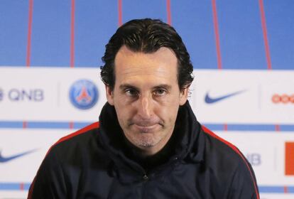 Emery, durante la rueda de prensa, en Par&iacute;s.