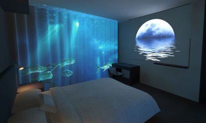 Xperience Wall instal·lat en una habitació d'hotel.