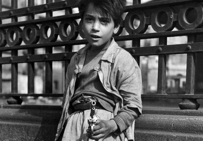 `Boy with a gun, Barcelona&#039; (1959).