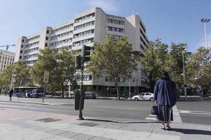 Fachada principal de los Juzgados de la plaza de Castilla.