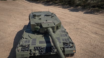 Indra demuestra la eficacia de su radar Nemus para proteger a tanques Leopard contra drones y proyectiles.