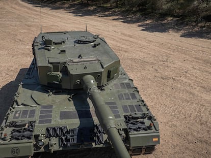 Indra demuestra la eficacia de su radar Nemus para proteger a tanques Leopard contra drones y proyectiles.