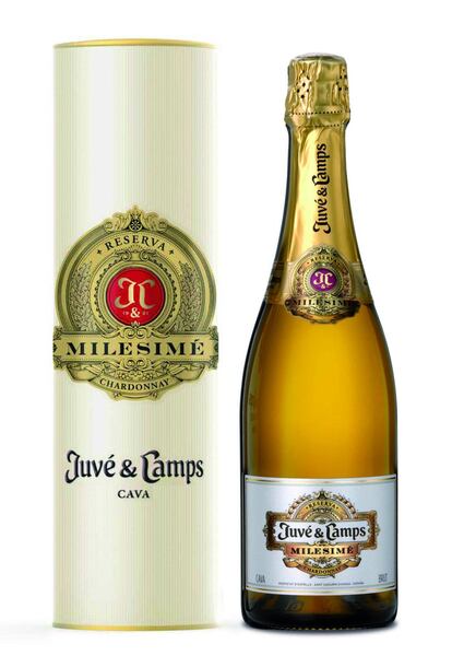 Se acercan las Navidades y Juvé & Camps presenta dos cavas reserva de lujo, Milesimé (chardonnay) y Blanc de Noirs (pinot noir), para acompañarnos en las fiestas desde el aperitivo hasta el brindis. Con una imagen renovada y sofisticada, la bodega afianza su experiencia en los cavas ecológicos. Desde 25 y 28 euros, respectivamente.