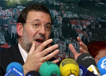 Rajoy, ayer, en la presentación de la nueva sede del PP en Pontevedra.