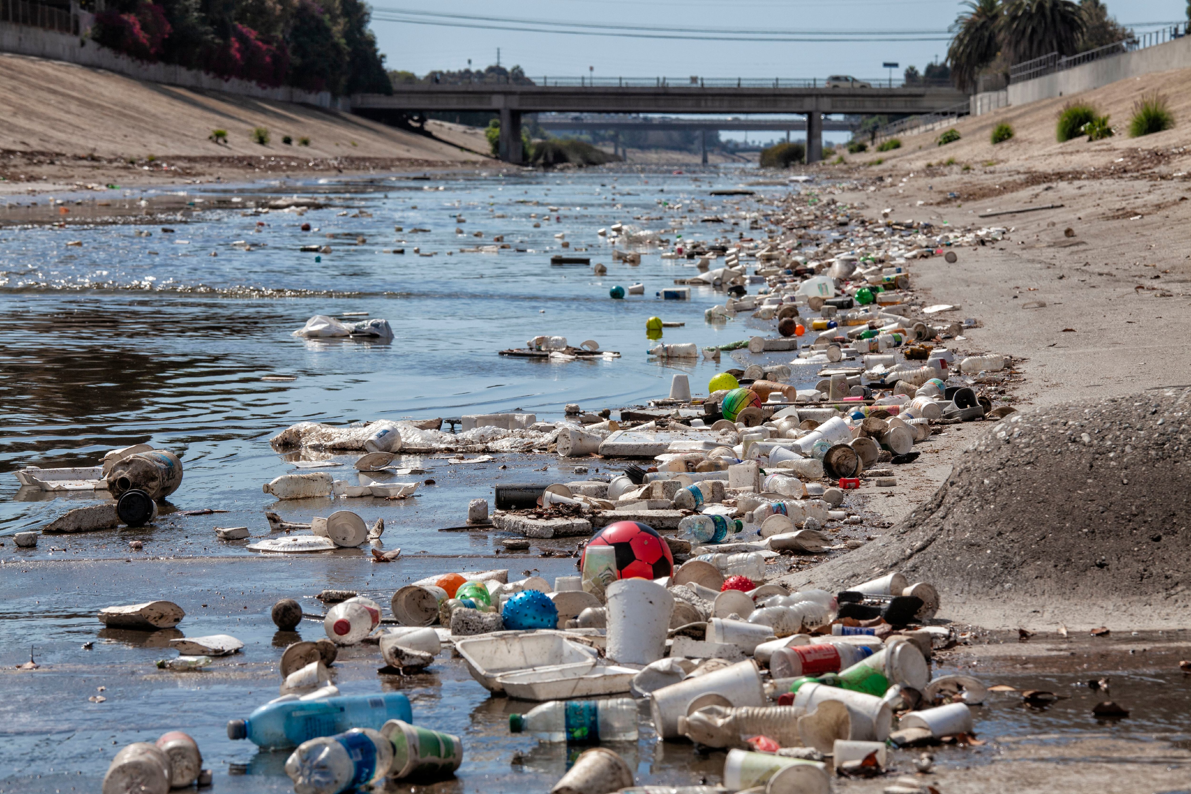 California demanda a ExxonMobil por engañar a los consumidores con el reciclaje de plásticos