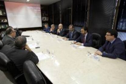 Vista general durante la reunión de una comisión de la Cámara de Diputados de España (d) con representantes de la Federación de Industrias del Estado de Sao Paulo (FIESP) en Sao Paulo (Brasil).