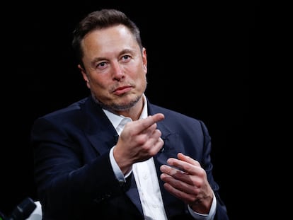 Elon Musk, dueño de X, antes Twitter, gesticula en la conferencia Viva Technology celebrada en París el pasado mes de junio.