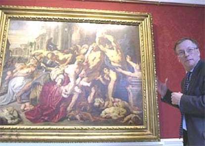 El experto George Gordon muestra <i>La matanza de los inocentes,</i> de Rubens, el récord mundial.