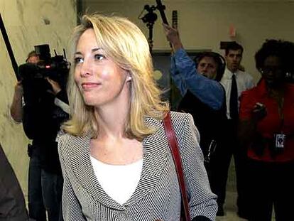Valerie Plame, tras testificar en el Congreso, ayer en Washington.