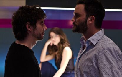 Paco León (left), Juan Pablo Raba and Juana Acosta in ‘7 años.’