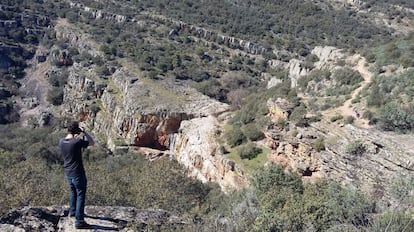 Aldeaquemada, en el corazón de Sierra Morena, esconde un tesoro natural: La cimbarra, una cascada de 40 metros de altura.