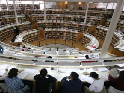 Estudiantes en la biblioteca de la Universidad Carlos III de Madrid.