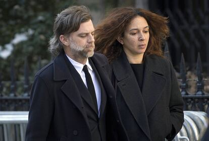 El director Paul Thomas Anderson y su pareja, la actriz, Maya Rudolph, también estuvieron presentes. Anderson trabajó en cinco ocasiones con Hoffman. Entre ellas destacan 'Boggie Nights' (1997), 'Magnolia' (1999) y 'The Master' (2012). 