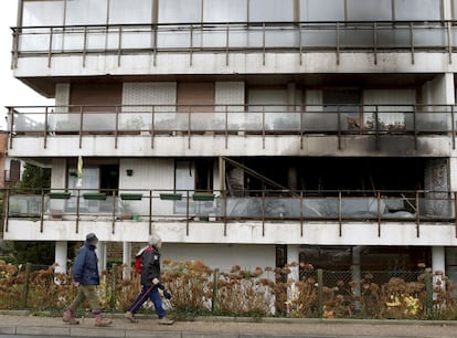 Fachada del edificio en el que se produjo el incendio en Hondarribia.