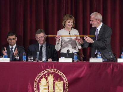 Mavi Mestre, primera rectora de la Universitat de València, en l'acte institucional de la seva investidura.