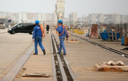 Las cifras le dan la razón sobre la crucial importancia de los astilleros. De esta empresa pública dependen, directa o indirectamente, 11.320 personas, el 3% del empleo de Cádiz y el 32,1% de los puestos de trabajo en el sector industrial provincial.