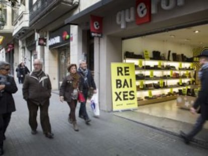 La calle Gran de Gràcia, antes de que empezara el periodo oficial de rebajas.