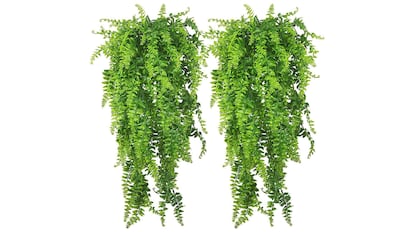 Plantas artificiales colgantes para crear un jardín vertical