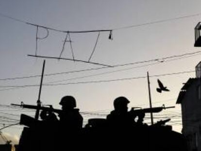 Militares de las Fuerzas Armadas brasileñas toman el control del complejo de favelas de Maré, el último gran bastión del narcotráfico en Río de Janeiro. EFE/Archivo