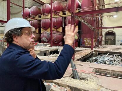 Juan Herreros, este sábado, en el interior de las antiguas bodegas Minival.