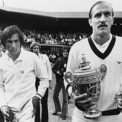 El campeón de 1972, Stan Smith, a la derecha, junto a Ilie Nastase.