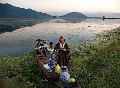 Una barca es sinónimo de subsistencia. En ellas, en los hermosos lagos de la zona pescan, venden o viven miles de familias.