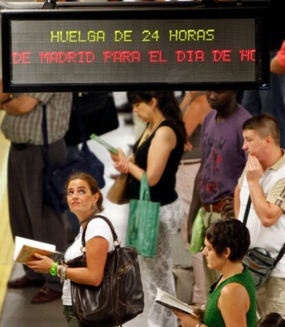Hoy, si los trabajadores de Metro Madrid aprueban el inicio de acuerdo, podrían acabarse los paros en el suburbano madrileño.
