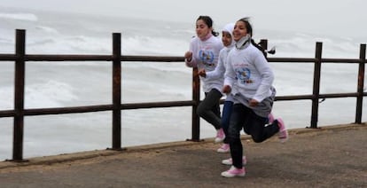 Tres niñas en la maratón solidaria de Gaza del año pasado.