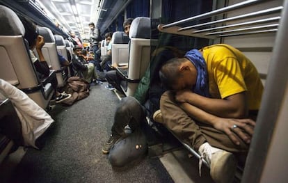 Un vag&oacute;n de tren lleno de refugiados.