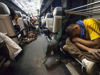 Un vagón de tren lleno de refugiados.