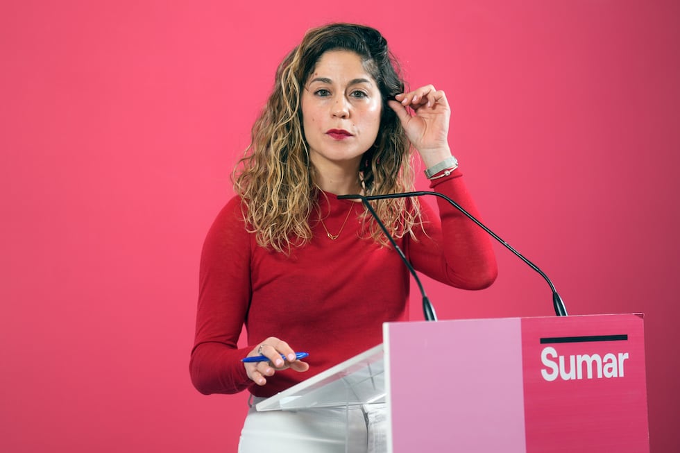 La secretaria de Organización de Movimiento Sumar, Lara Hernández, durante la rueda de prensa, este lunes en Madrid.