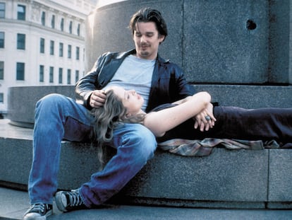Ethan Hawke y Julie Delpy en 'Antes del amanecer' (1995), dirigida por Richard Linklater.
