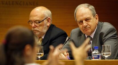 Francisco Javier Ariztegui (derecha), en la comisi&oacute;n de la CAM en las Cortes Valencianas.