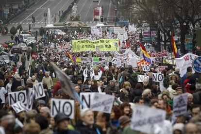 Manifestación en defensa de la sanidad pública que ha transcurrido desde Neptuno hasta la Puerta del Sol.