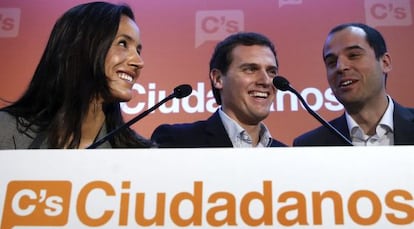 Begoña Villacís, Albert Rivera e Ignacio Aguado, este lunes.