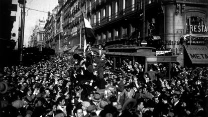 Proclamación de la Segunda República en la Puerta del Sol de Madrid el 14 de abril de 1931.